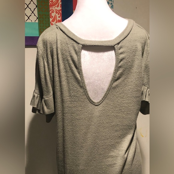 Voice of California soft celery colored lightweight sweater  Made in the USA - Picture 4 of 11